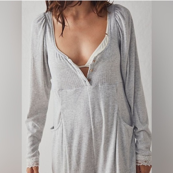 NWOT Free People On Point Cozy Ribbed Knit Lace Trim Romper in size XS Gray - Picture 4 of 12